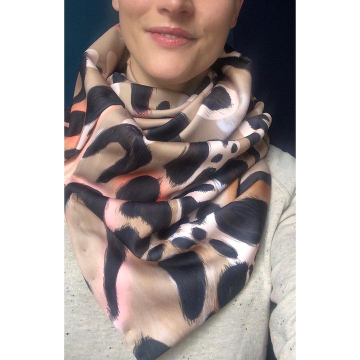 picture of Scarf-Clothing-Stole-Brown-Beige-Neck-Pattern-Fashion accessory-Design-1712162528944892